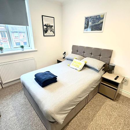 הנדון Bright Modern, Private Apartment,15 Mins To Central London מראה חיצוני תמונה
