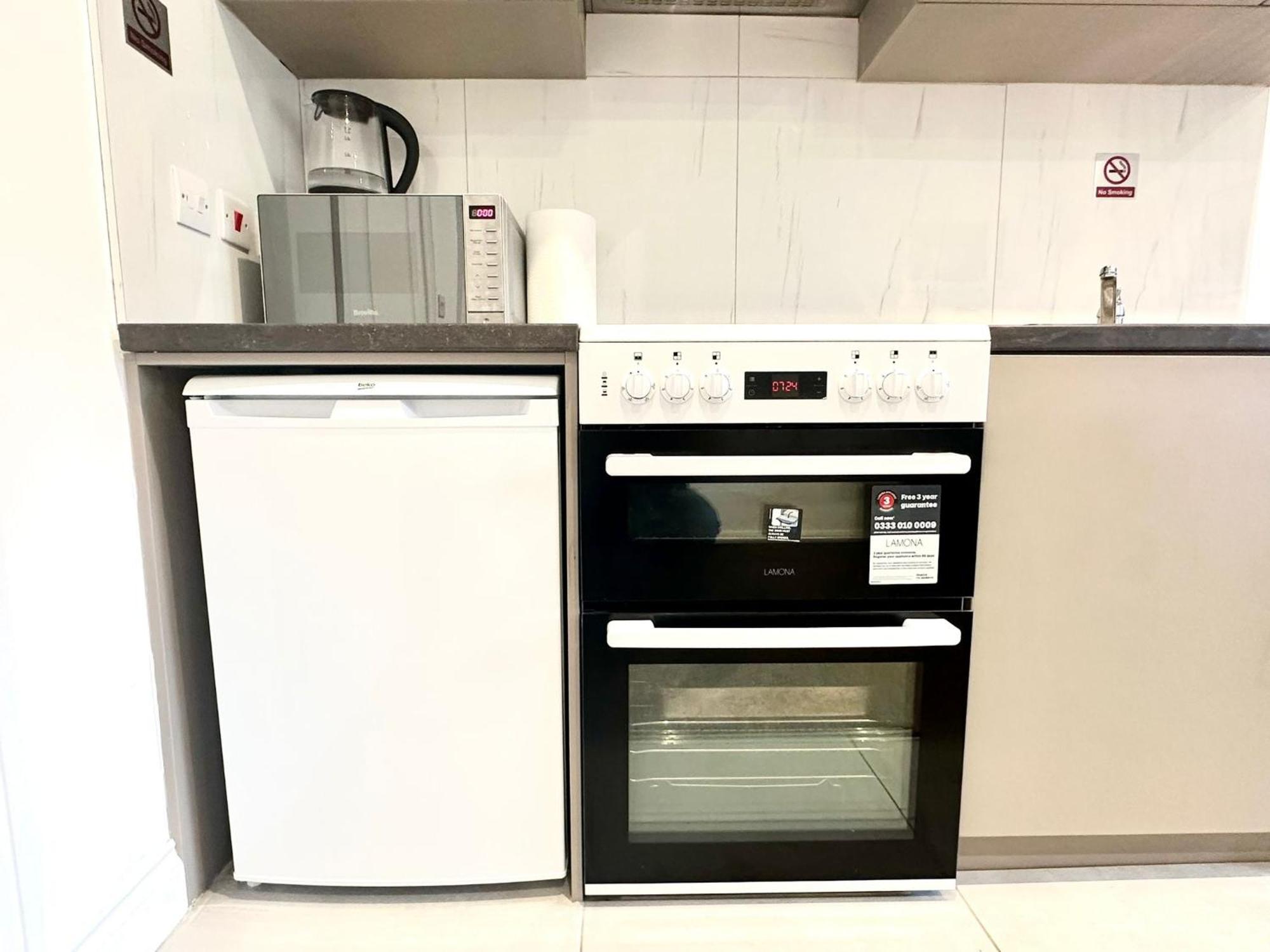 הנדון Bright Modern, Private Apartment,15 Mins To Central London מראה חיצוני תמונה