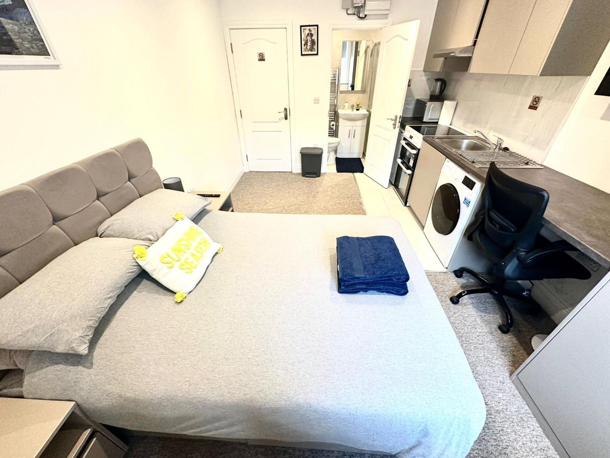 הנדון Bright Modern, Private Apartment,15 Mins To Central London מראה חיצוני תמונה