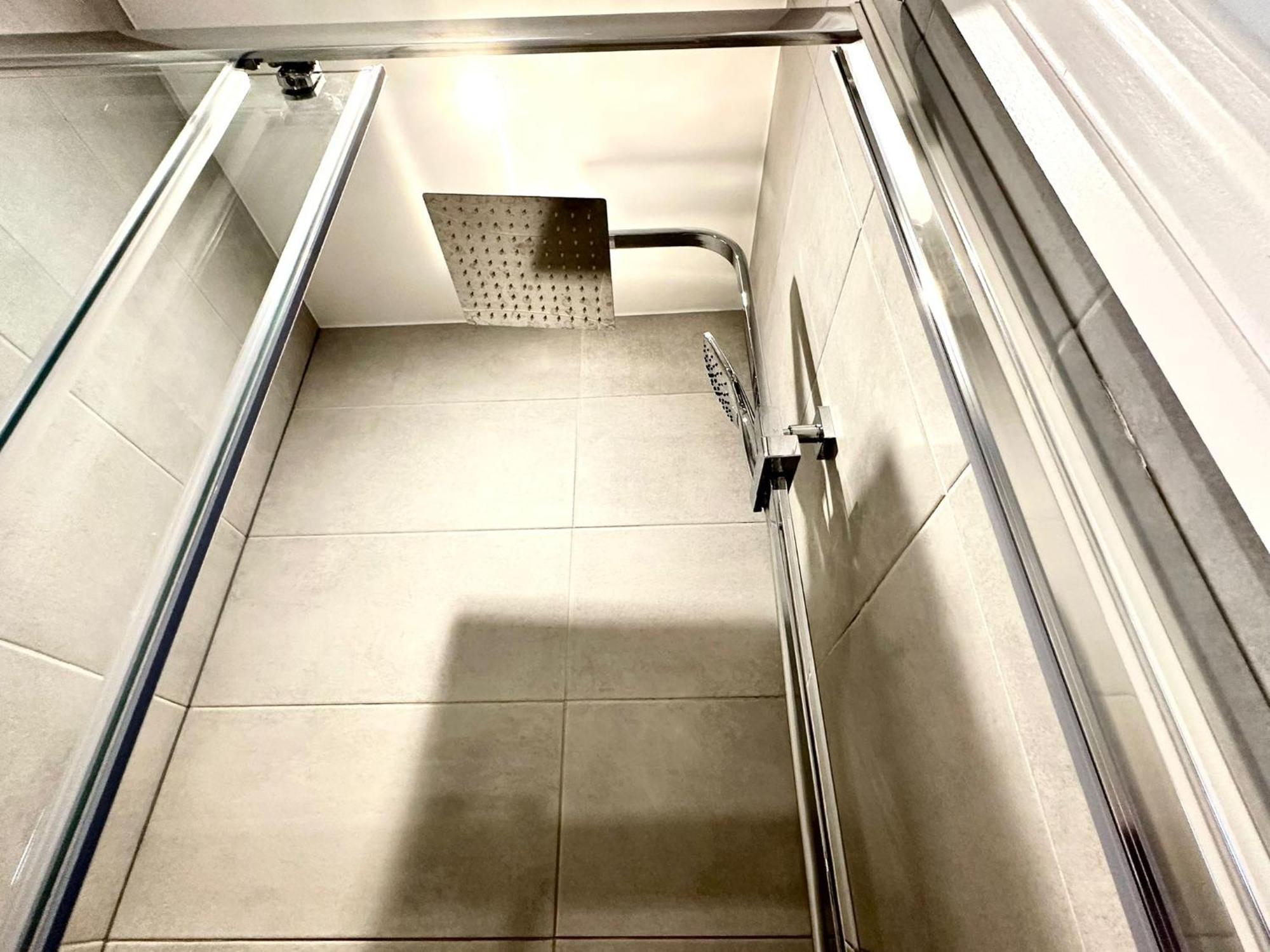 הנדון Bright Modern, Private Apartment,15 Mins To Central London מראה חיצוני תמונה